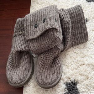 Ugg sweater boot
